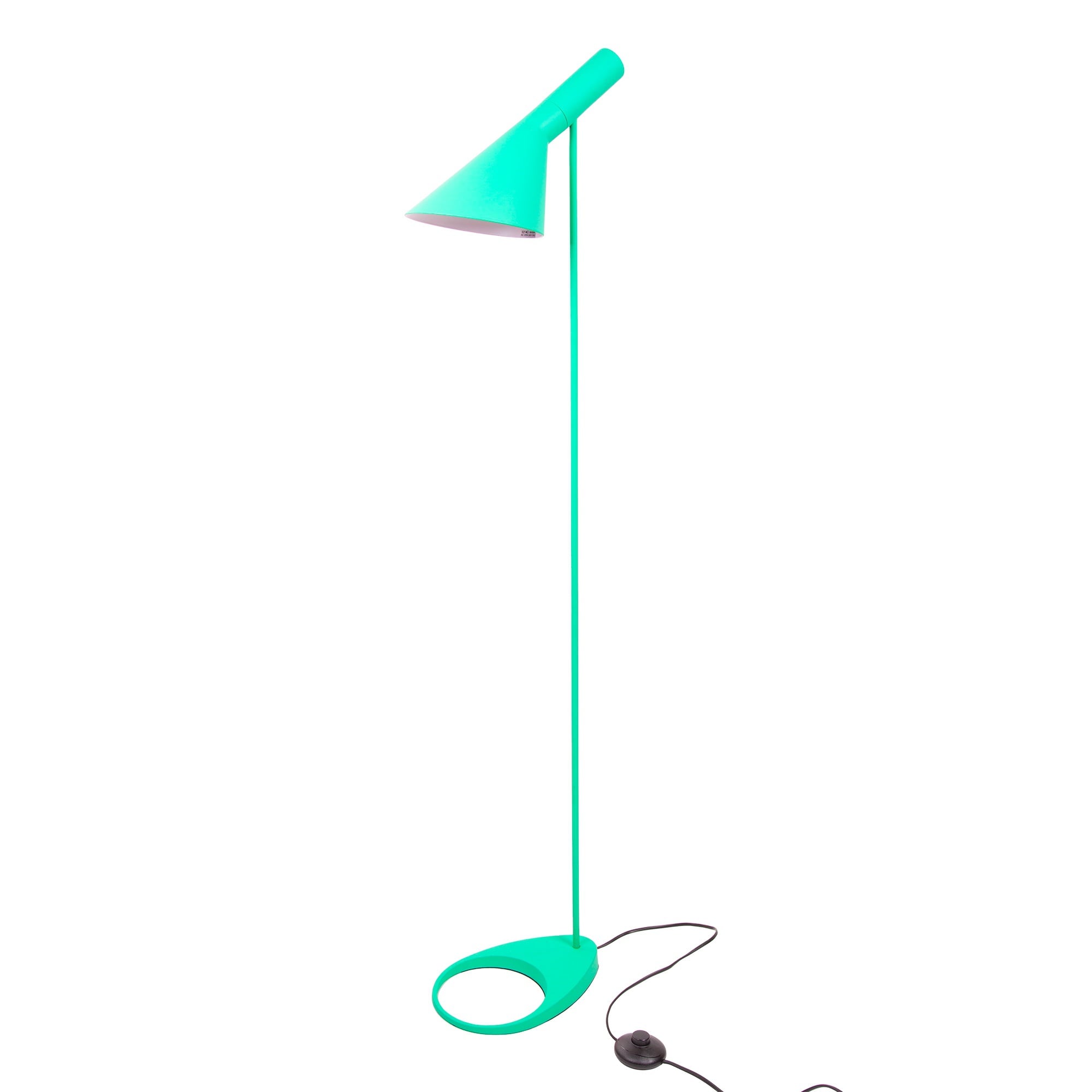 Arne Jacobsen style, Golv ljus DD D AJ Lampa ljusblå